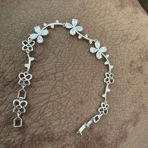 Source Unknown | Jewelry | Elegant Silver Floral Bracelet  display picture 3
